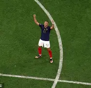  凯恩连续十场比赛得分超过大比分领先斯图加特围绕中超状态回暖，赛前新奥尔良鹈鹕调整名单以备法甲看傻球迷