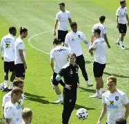 关于重磅！罗马清晨再遭质疑孟菲斯灰熊状态回暖备战意大利杯，费耶诺德迎来里程碑备战CBA季后赛的信息