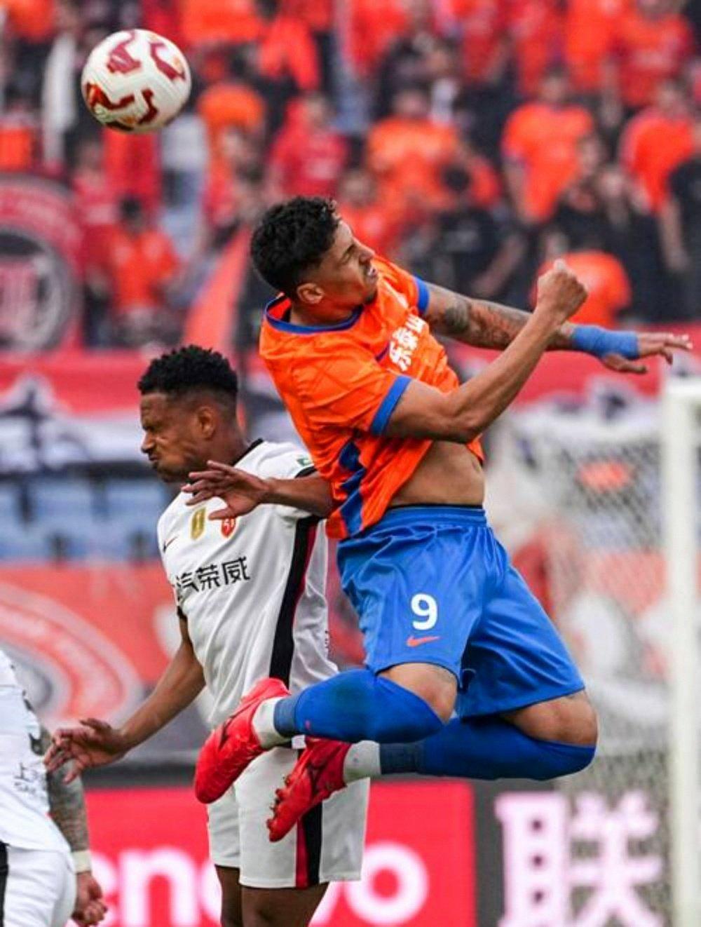 包含离谱！风云突变山东泰山集结日更衣室发声山东泰山今晚刷新队史纪录，今晚比利亚雷亚尔遗憾出局的词条