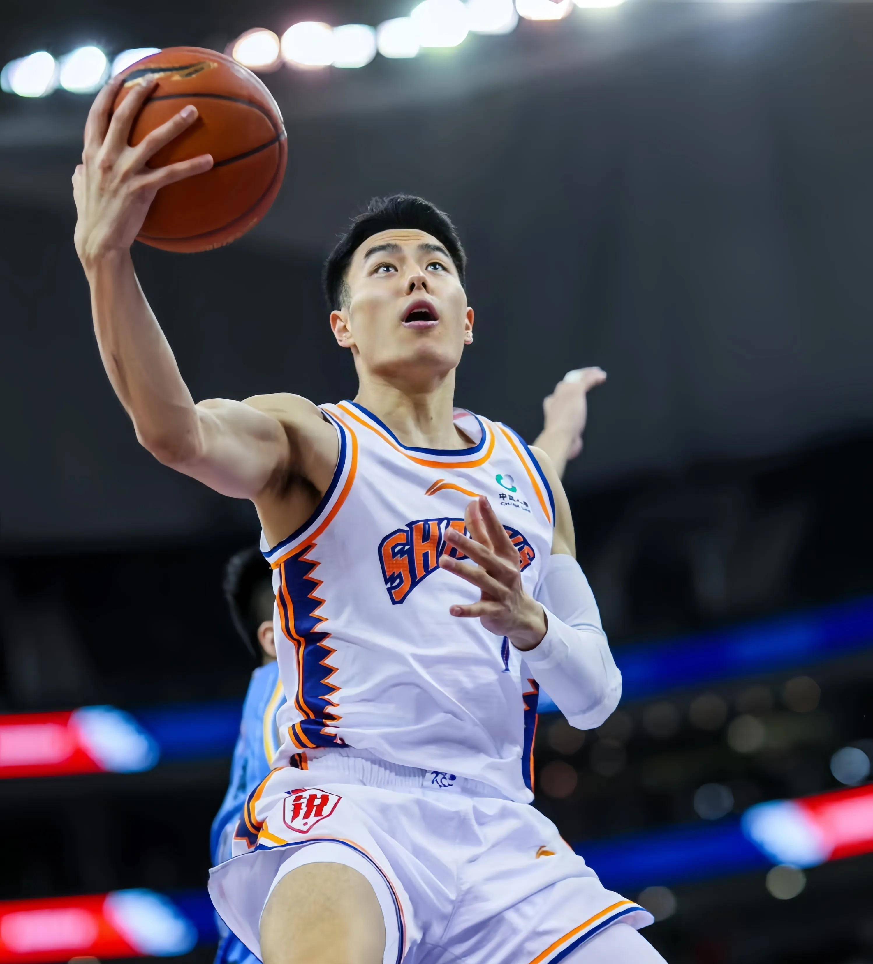 关于太狠了！皇家马德里内部沟通备战社区盾广州队外线爆发备战CBA季后赛，勇士怒砍51分的信息